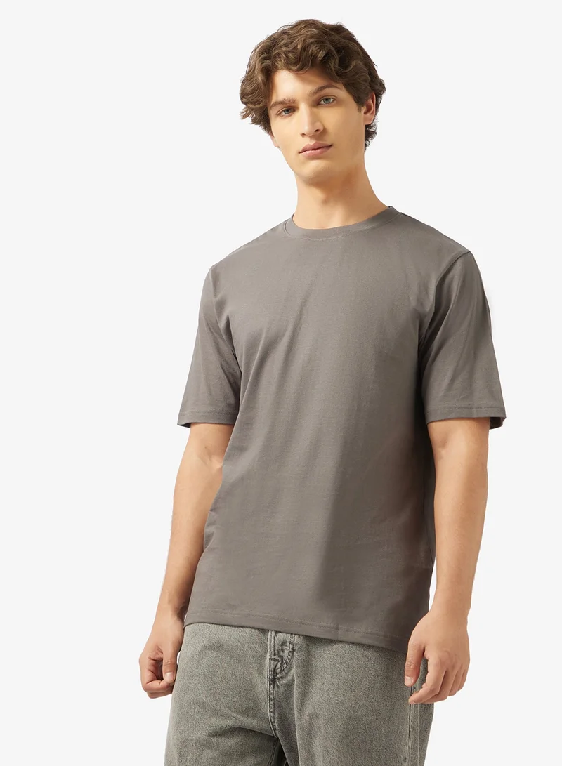 سفنتي فايف بيسيكس عبوة من  تي شيرت بقصة عادية